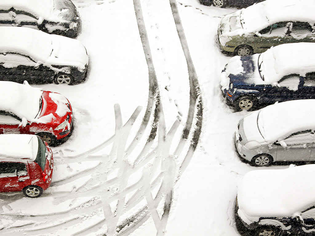 snow-cars-parking-lot